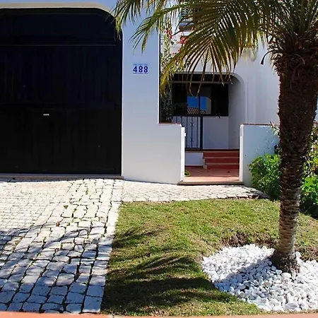 Sleeps 6 Pool Air Con