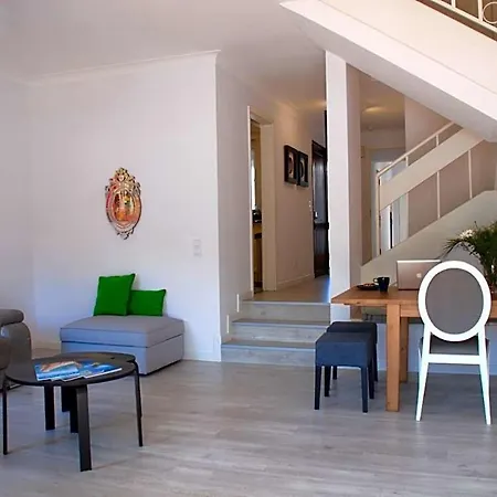 Βίλα Sleeps 6 Pool Air Con